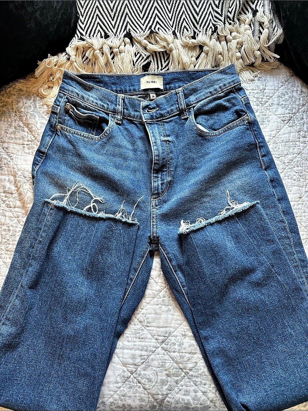 DL1961 Straight Leg Distressed Jeans Blue Waist 29